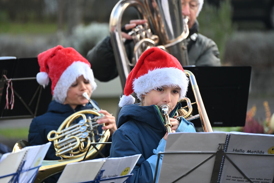 Wir wünschen allen schöne Festtage und einen guten Rutsch ins neue Jahr 2026!